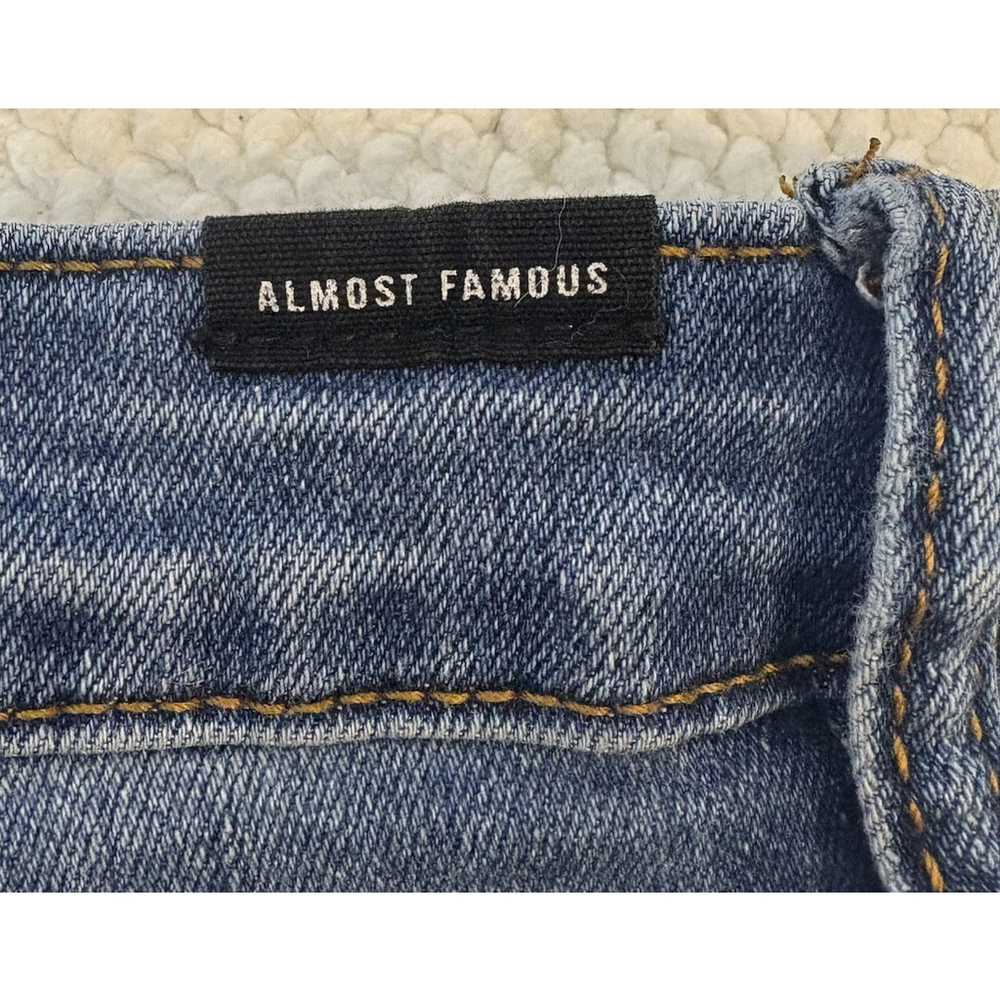 Almost Famous Teen Women’s Denim Shorts Size 5 Mid Rise Cuffed Blue Jean Beach - Picture 4 of 11